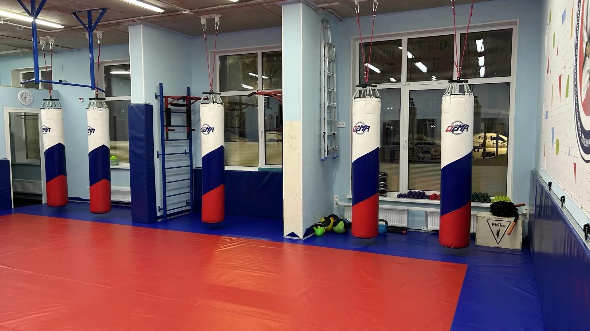 Зал на Кустаревской набережной