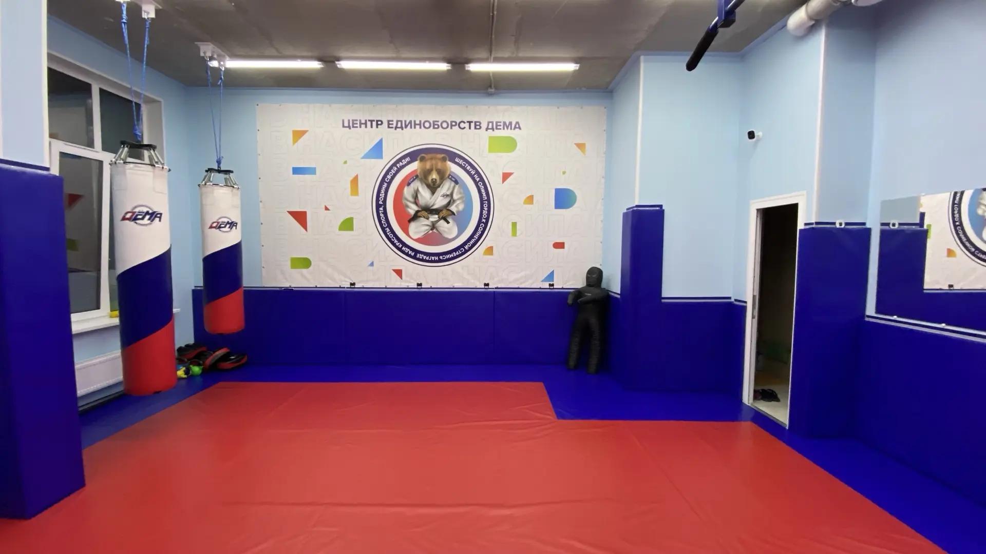 Зал на бульваре Яркий